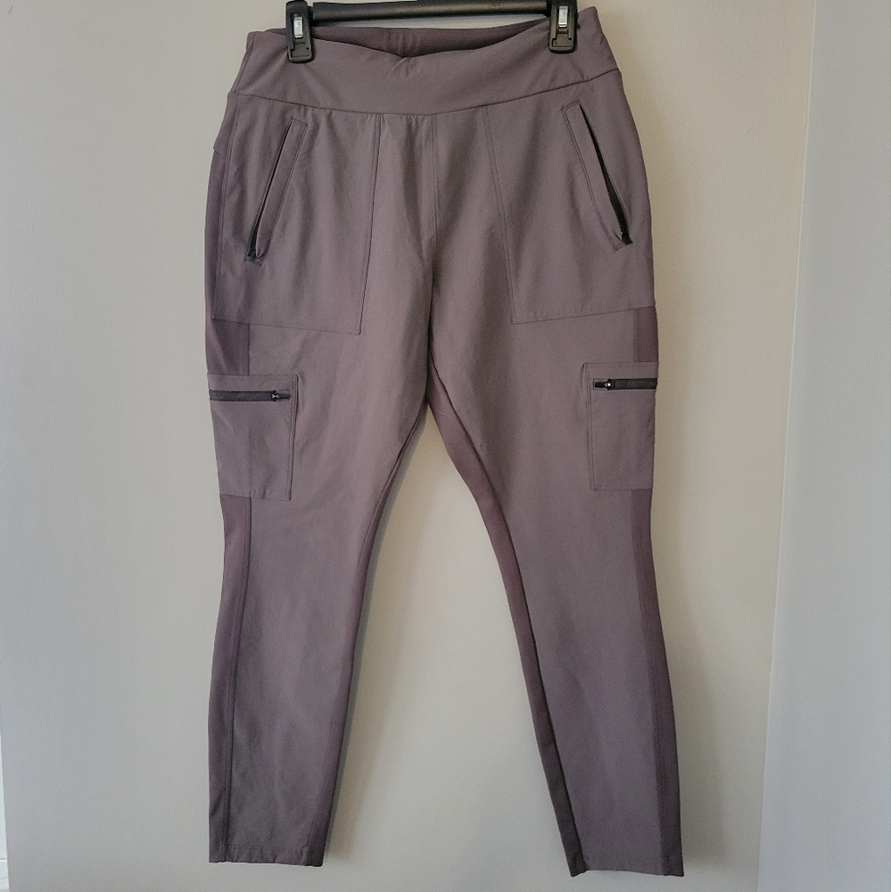 Athleta Plus Size Headlands Hybrid Cargo Pant Leggings. Gray Olive. Size 14 - Picture 7 of 9
